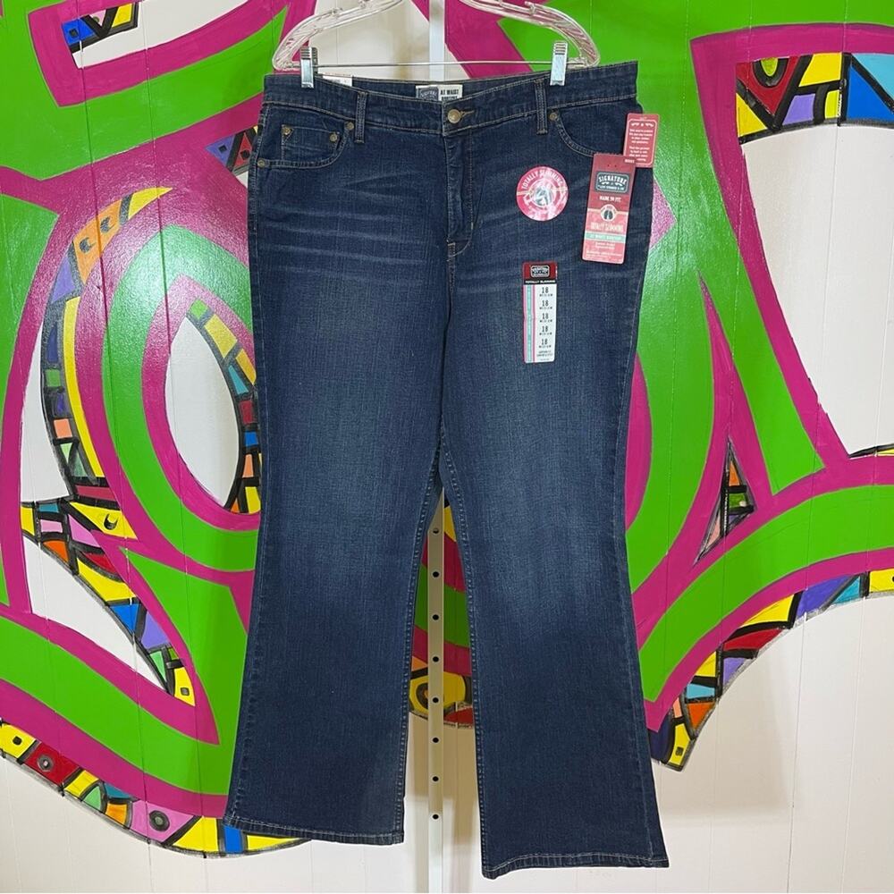 NWT, Levi's Signature Strauss, Women's Dark Blue Jeans. Size 18 Medium Bootcut